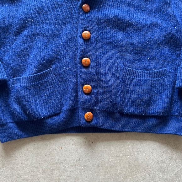 Vintage Hardy Amies Cardigan Sweater Size Medium Blue Pure Wool Wood Knot Button - Picture 3 of 5